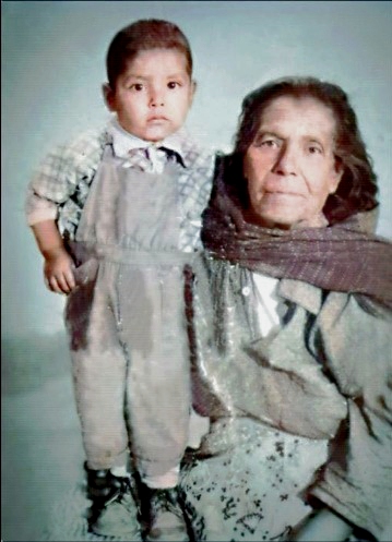 Chuy Salazar y su abuelita  TOMASA...